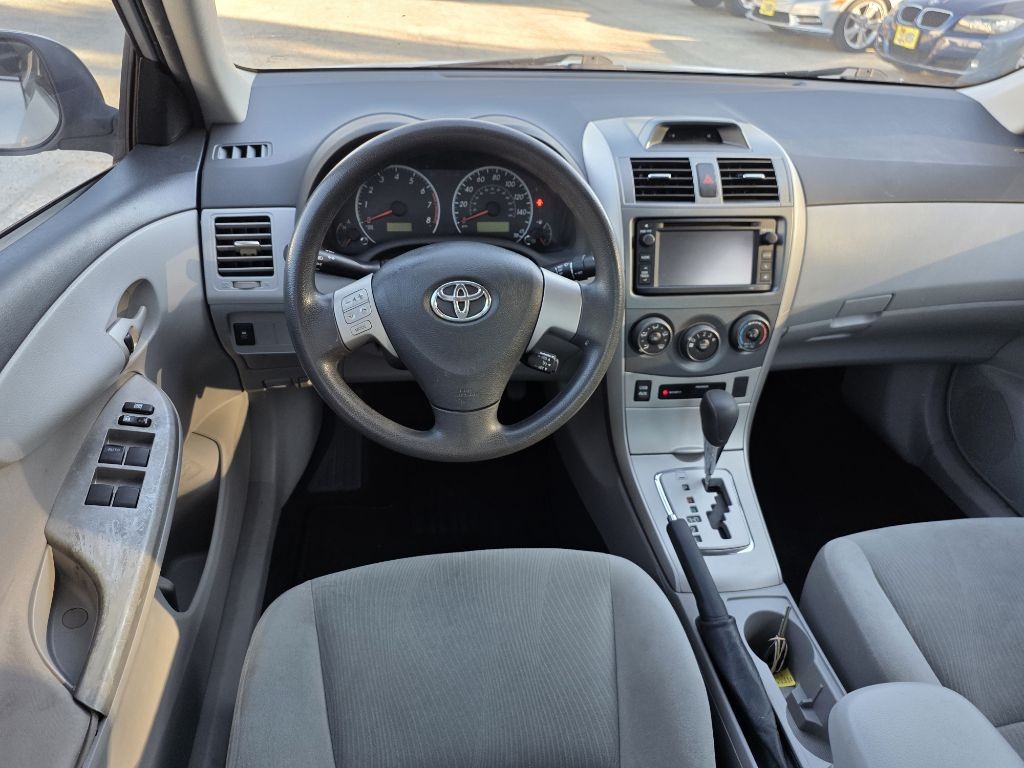 2013 Toyota Corolla Image 11