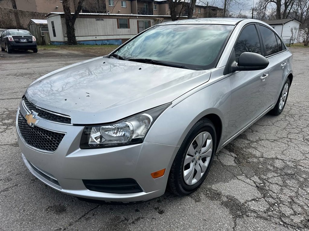 2013 Chevrolet Cruze Image 2
