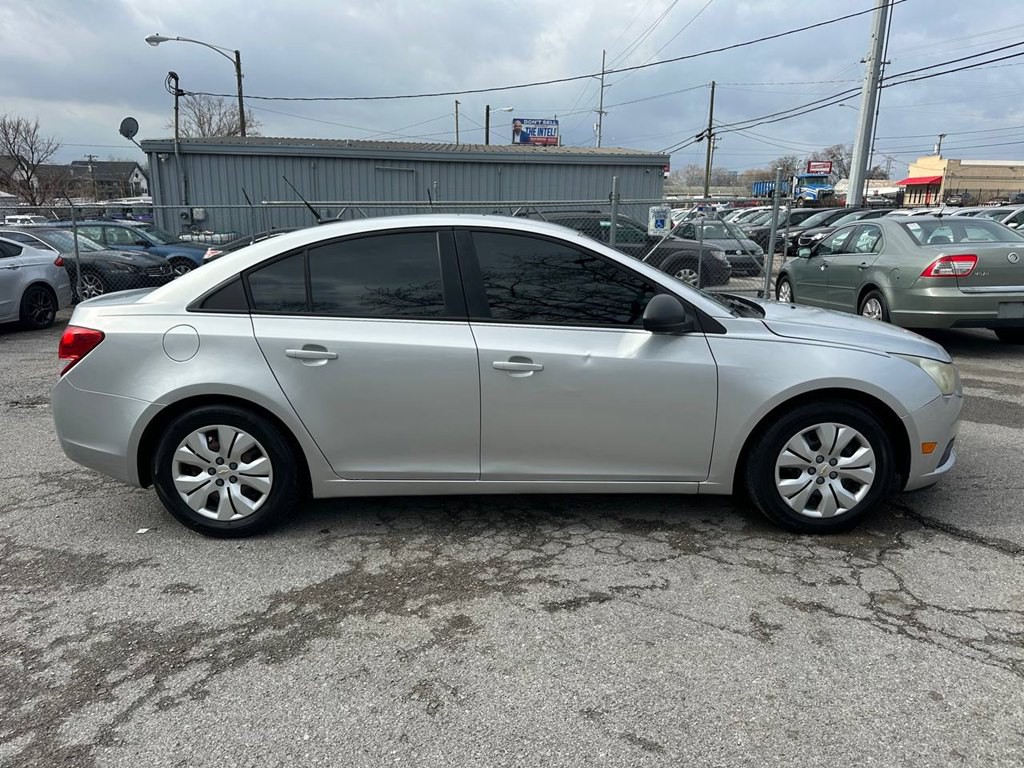 2013 Chevrolet Cruze Image 7