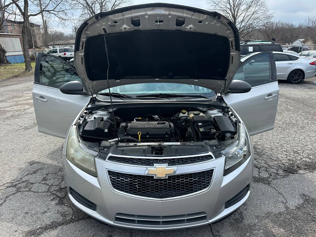2013 Chevrolet Cruze Image 12