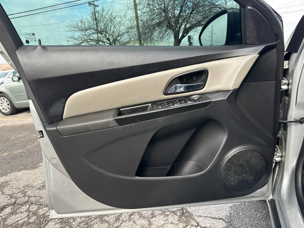 2013 Chevrolet Cruze Image 15