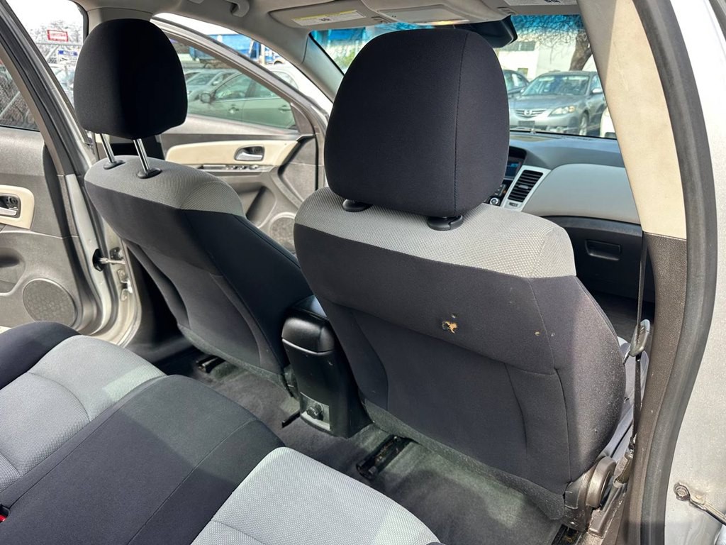 2013 Chevrolet Cruze Image 24