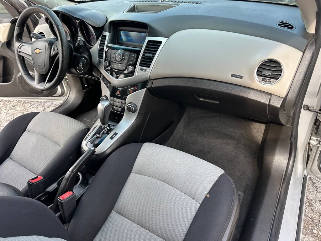 2013 Chevrolet Cruze Image 25