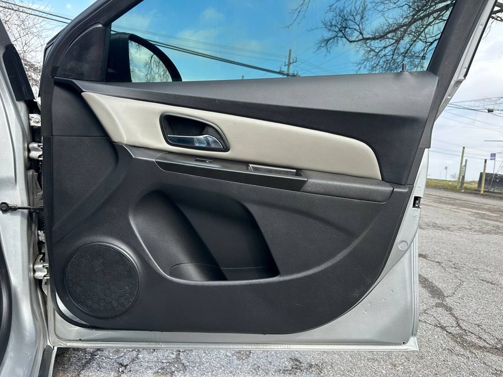 2013 Chevrolet Cruze Image 28