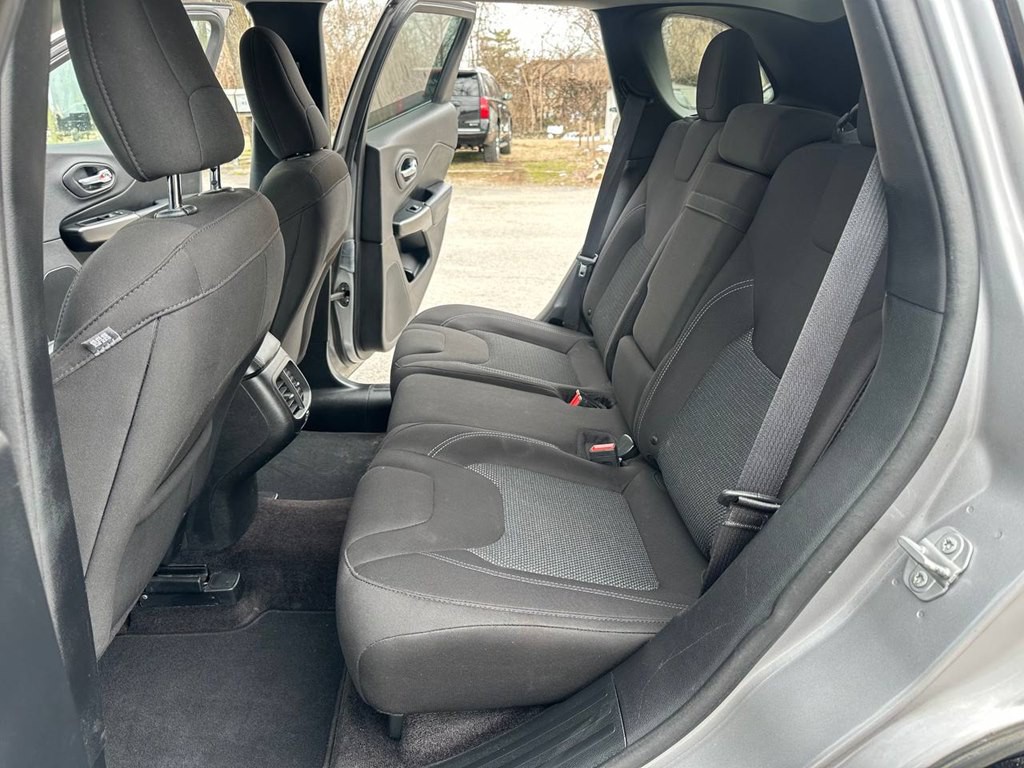 2019 Jeep Cherokee Image 16