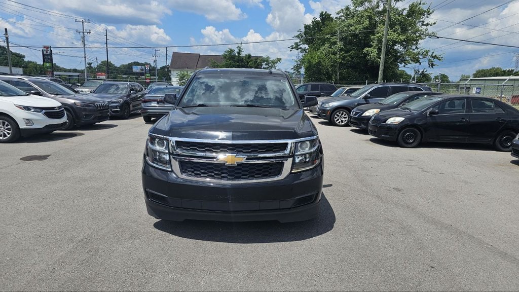 2019 Chevrolet Suburban Image 2