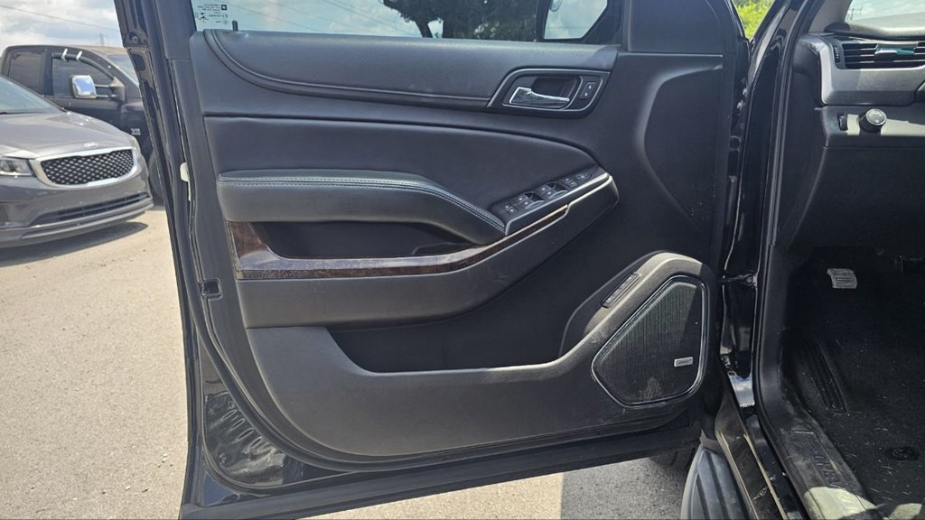 2019 Chevrolet Suburban Image 14