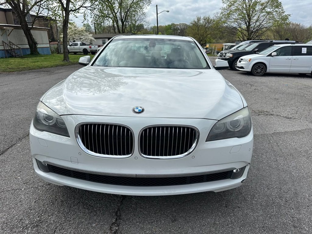 2012 BMW 7 Series Image 2