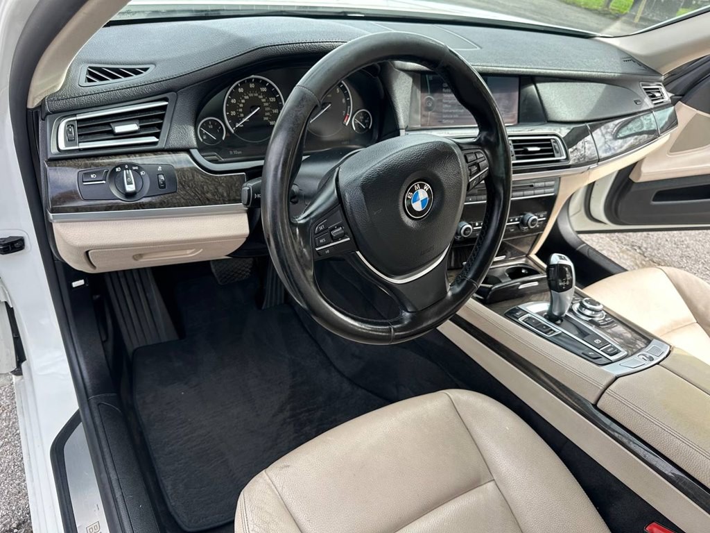 2012 BMW 7 Series Image 14