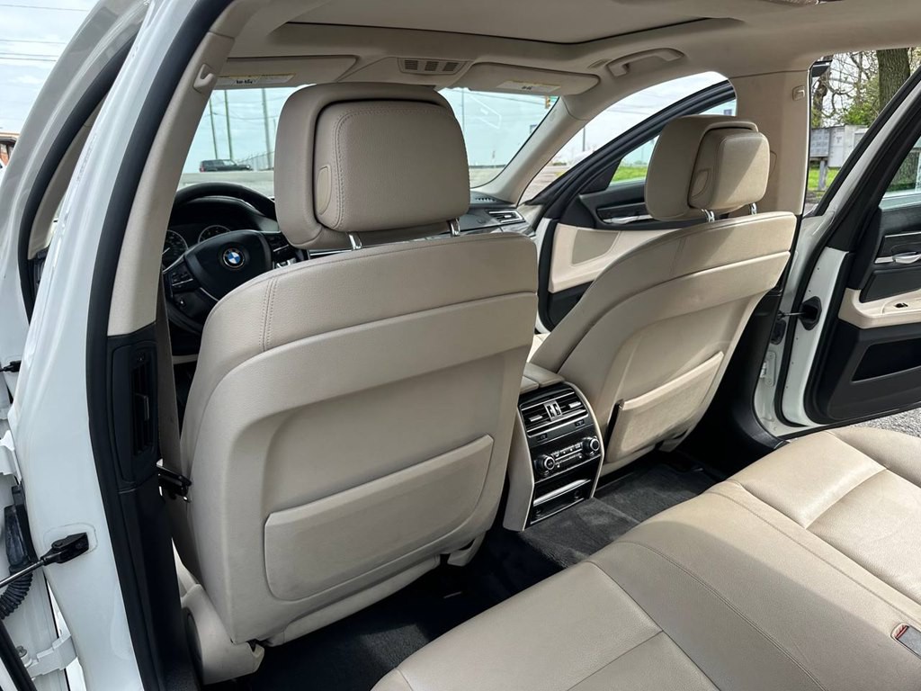 2012 BMW 7 Series Image 17