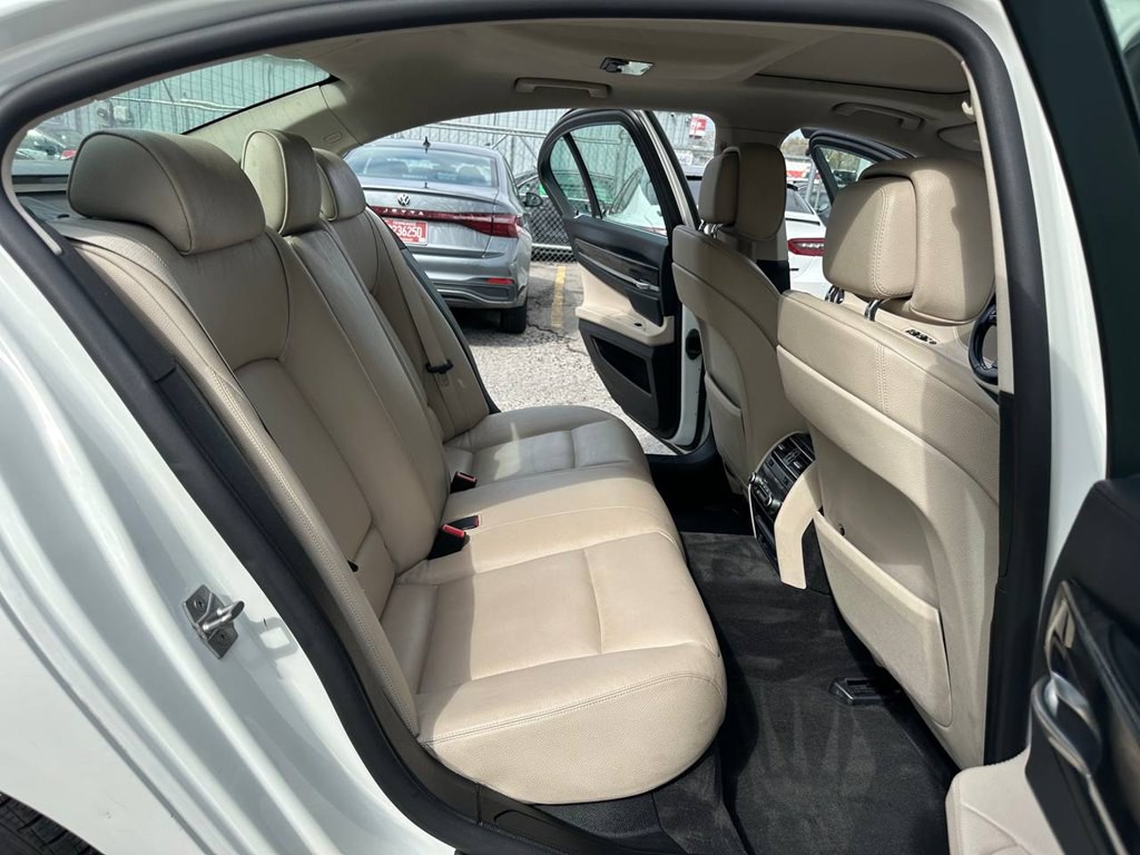 2012 BMW 7 Series Image 20
