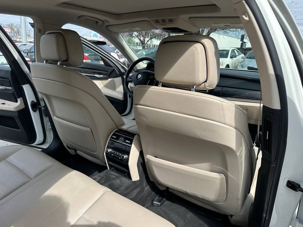 2012 BMW 7 Series Image 21