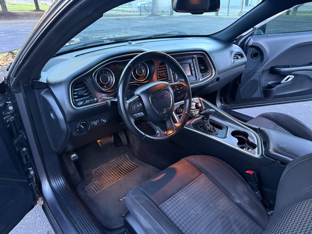 2015 Dodge Challenger Image 15