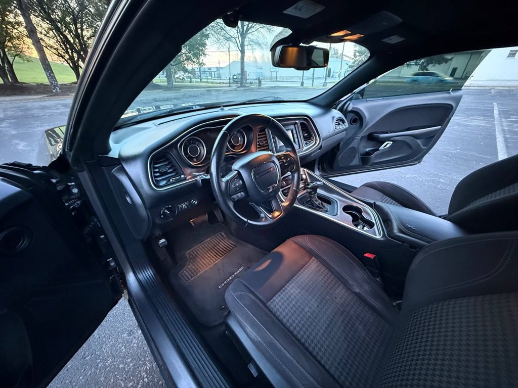 2015 Dodge Challenger Image 16