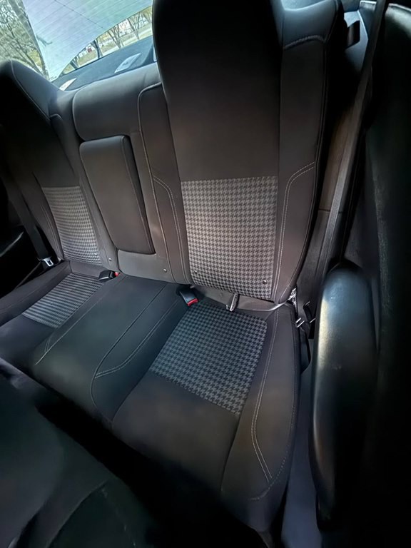 2015 Dodge Challenger Image 18