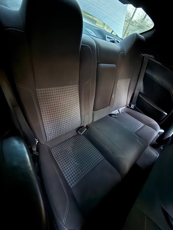 2015 Dodge Challenger Image 19