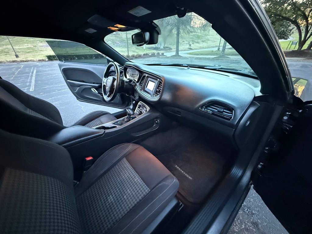 2015 Dodge Challenger Image 21