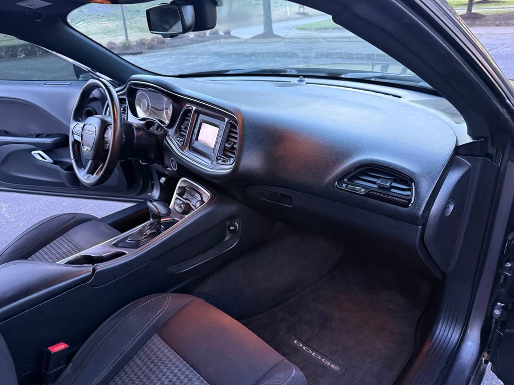 2015 Dodge Challenger Image 22