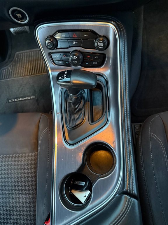 2015 Dodge Challenger Image 24