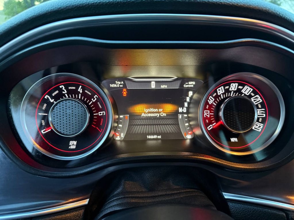 2015 Dodge Challenger Image 27