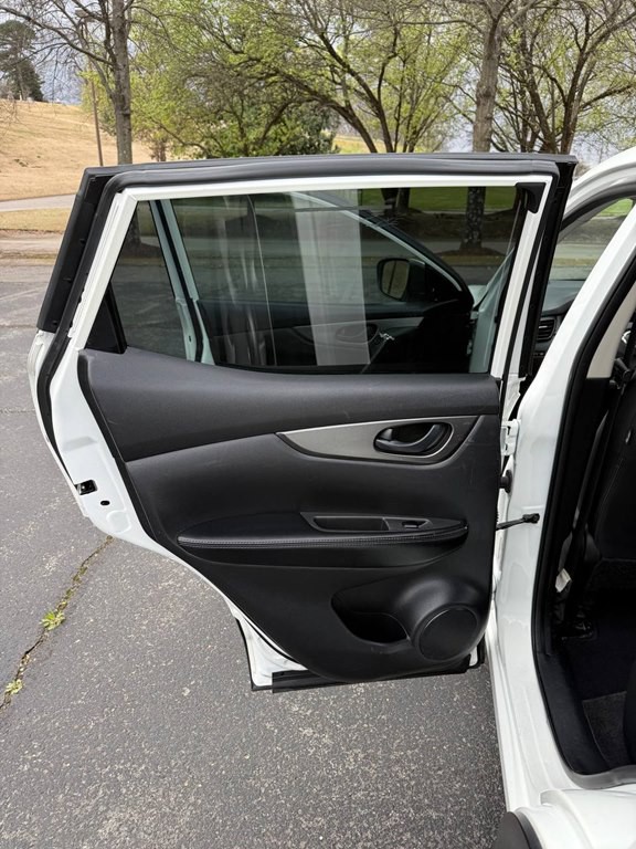 2018 Nissan Rogue Image 13