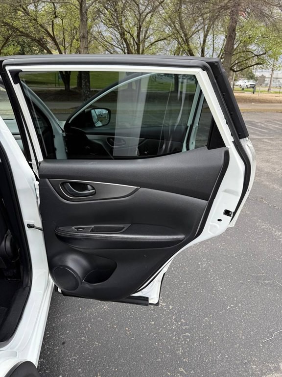 2018 Nissan Rogue Image 15