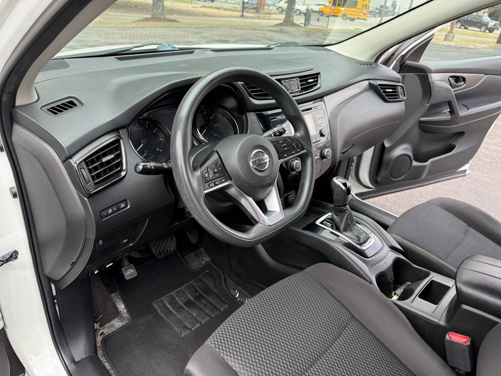 2018 Nissan Rogue Image 17