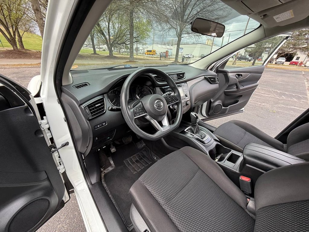 2018 Nissan Rogue Image 18