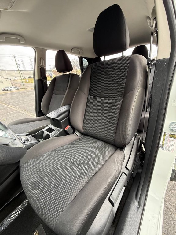 2018 Nissan Rogue Image 19