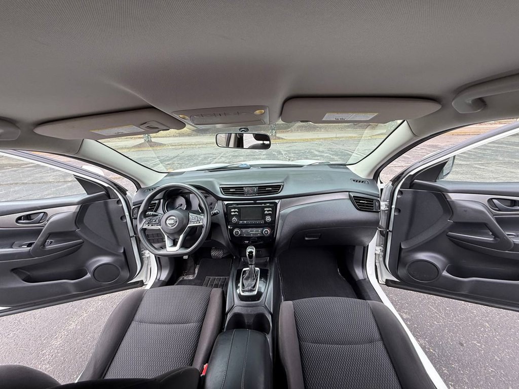 2018 Nissan Rogue Image 24