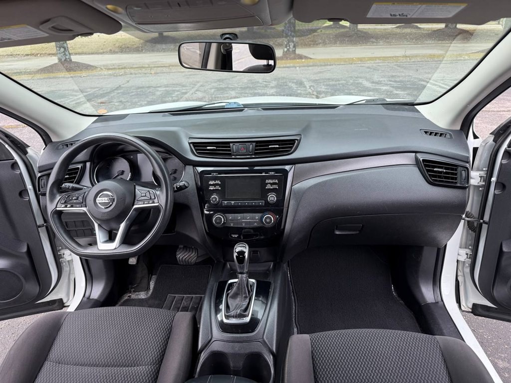 2018 Nissan Rogue Image 25