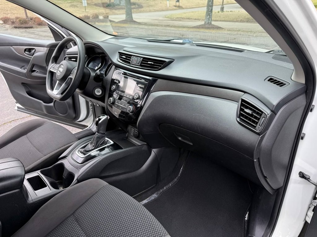 2018 Nissan Rogue Image 26