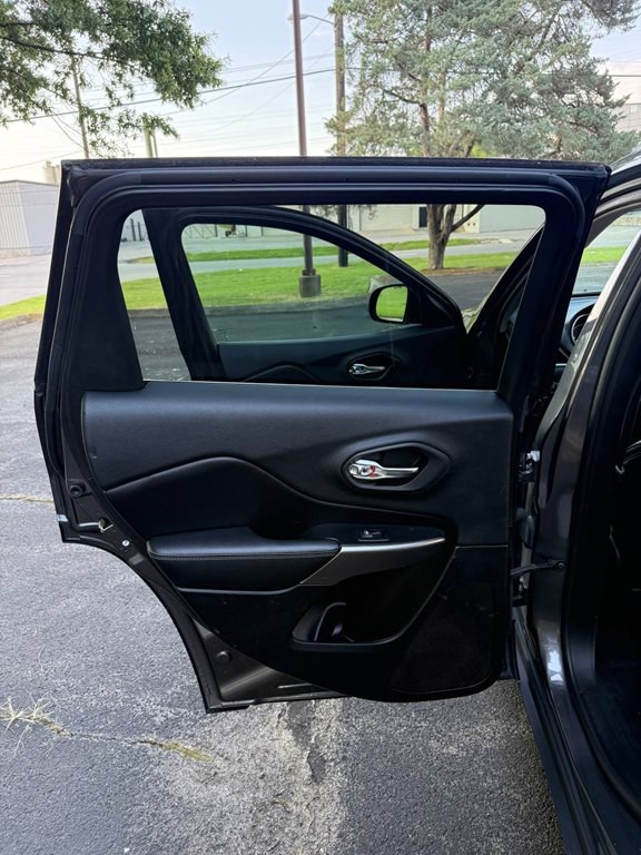 2019 Jeep Cherokee Image 13