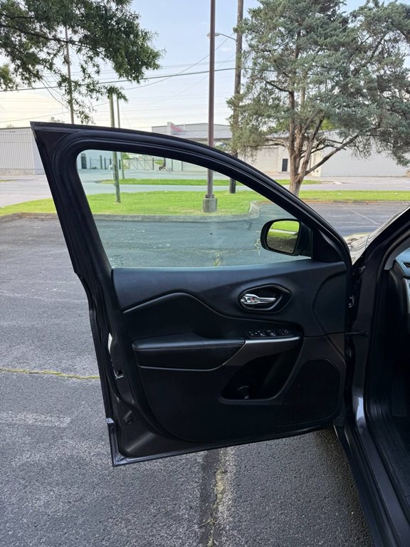 2019 Jeep Cherokee Image 14