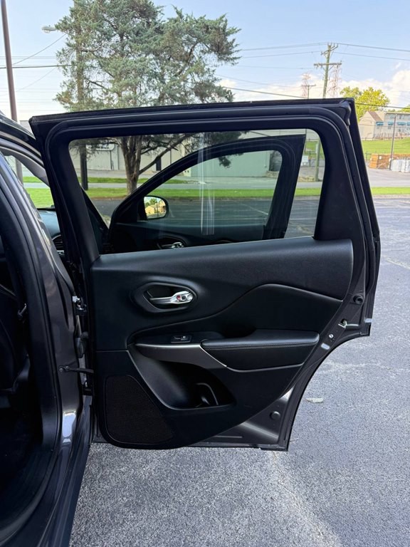 2019 Jeep Cherokee Image 15