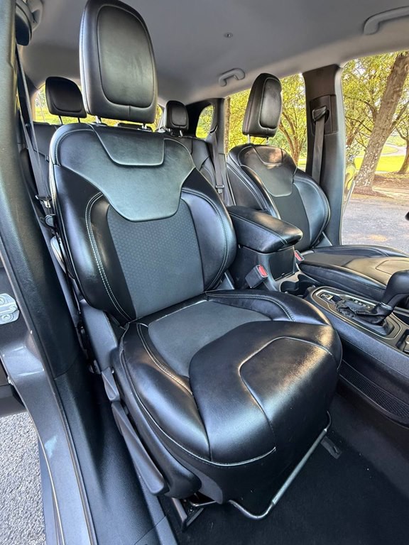 2019 Jeep Cherokee Image 28