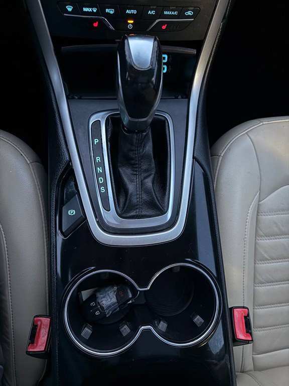 2016 Ford Edge Image 19