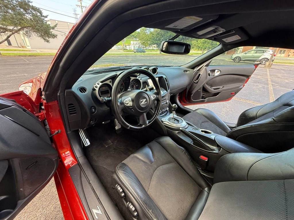 2014 Nissan 370Z Image 18