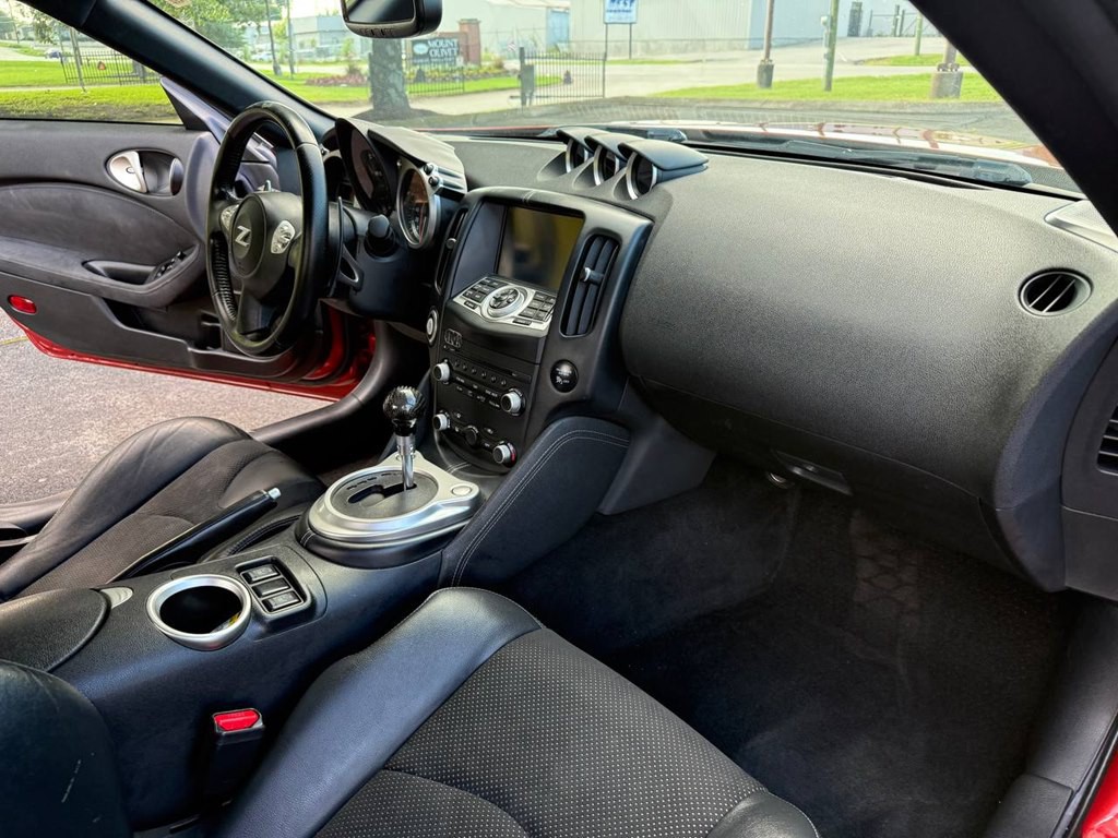 2014 Nissan 370Z Image 21