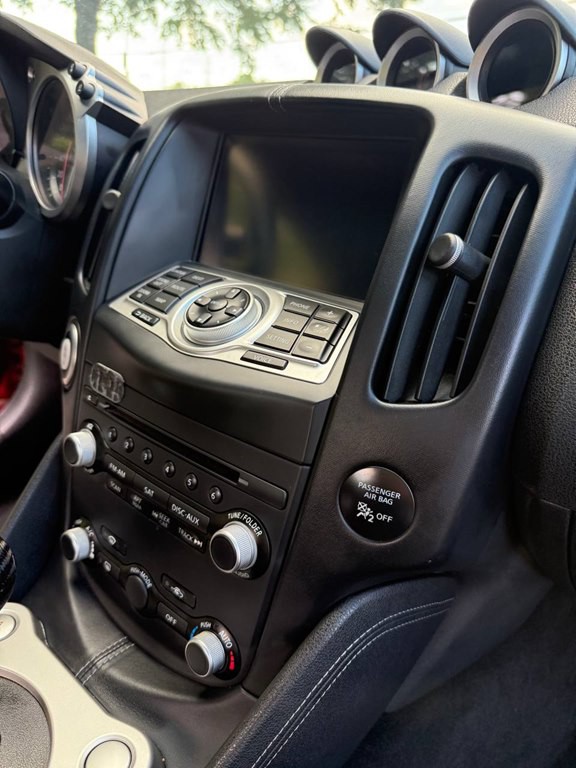 2014 Nissan 370Z Image 27