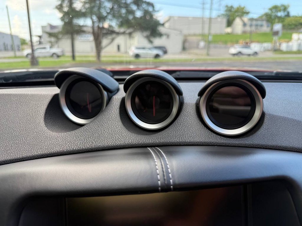 2014 Nissan 370Z Image 28