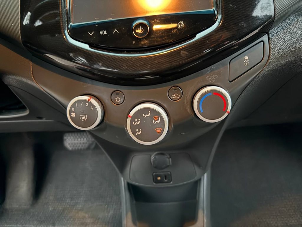 2015 Chevrolet Spark Image 31