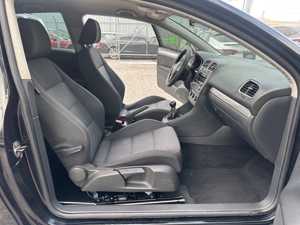 2012 Volkswagen Golf Image 17