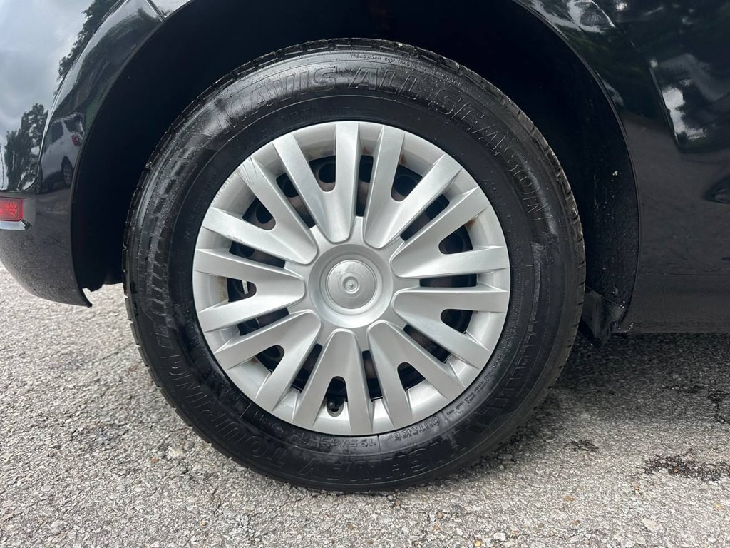 2012 Volkswagen Golf Image 23