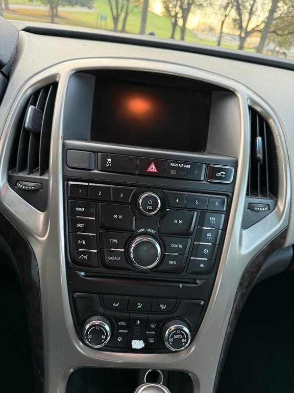 2015 Buick Verano Image 32