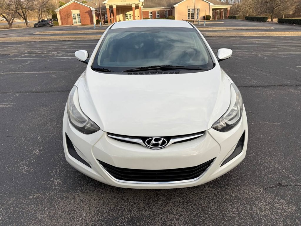 2015 Hyundai Elantra Image 2