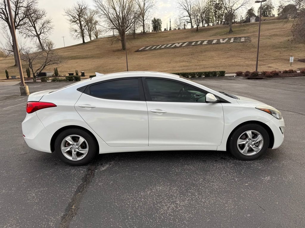 2015 Hyundai Elantra Image 4