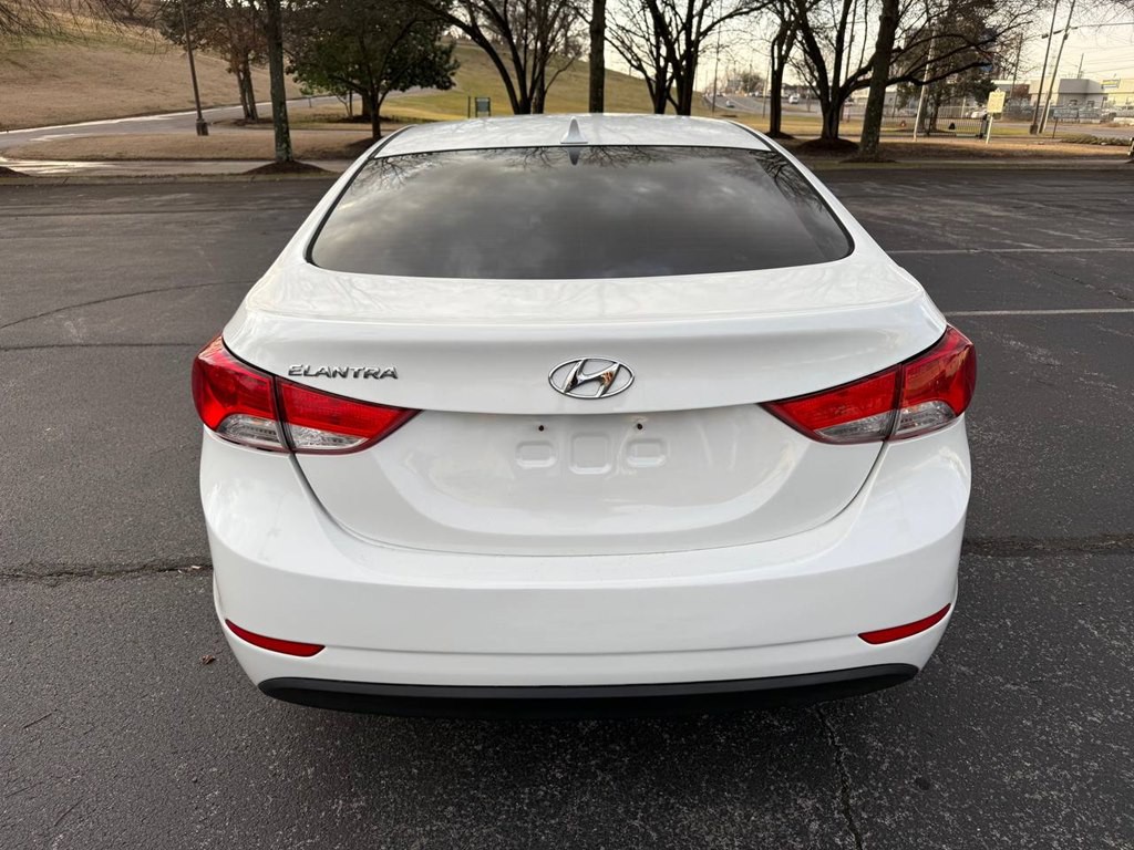 2015 Hyundai Elantra Image 6