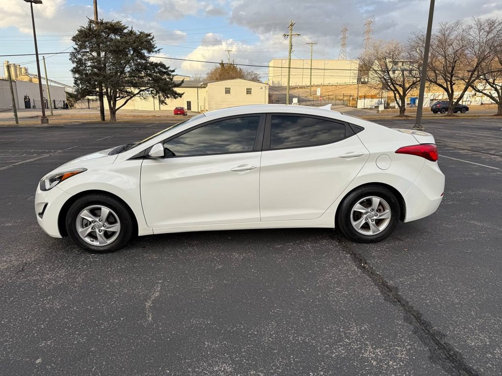 2015 Hyundai Elantra Image 8