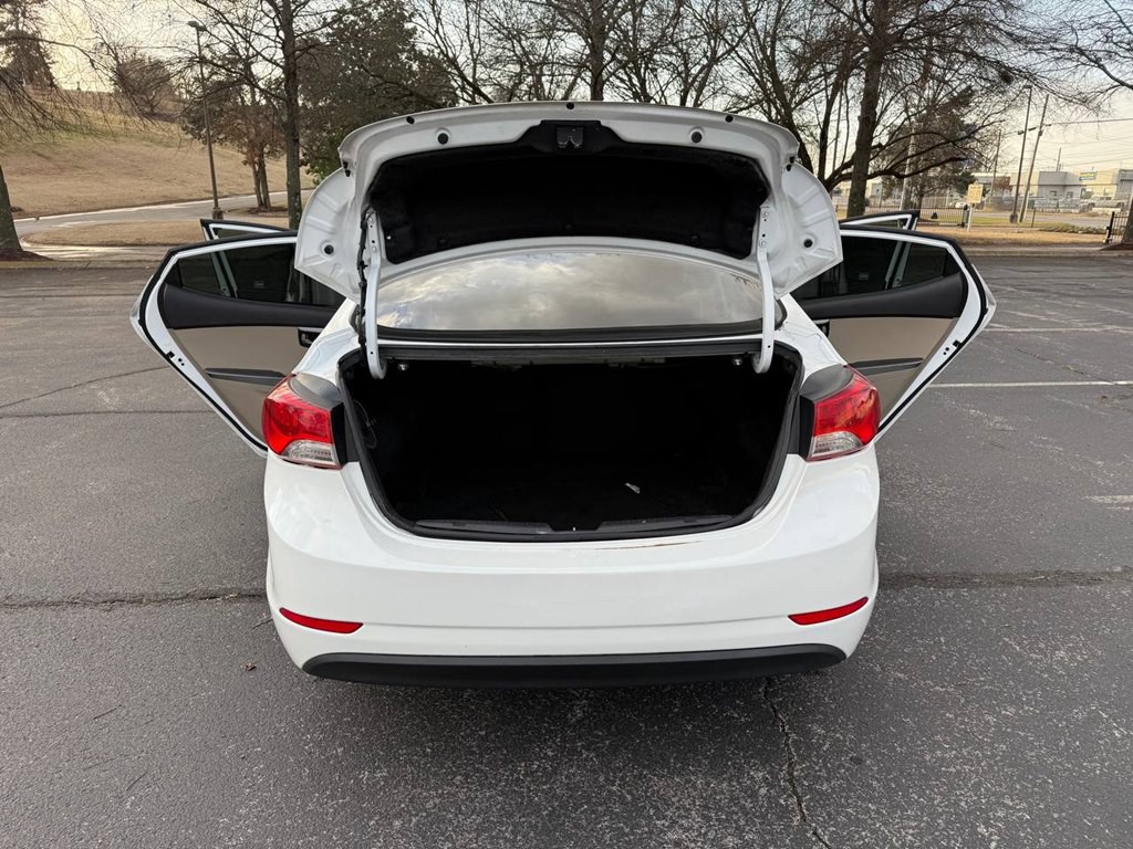 2015 Hyundai Elantra Image 11